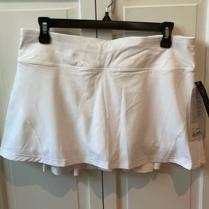 Lululemon Womens size 8 circuit breaker skirt brand new.